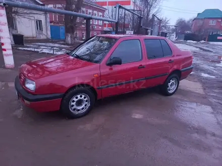 Volkswagen Vento 1993 года за 1 400 000 тг. в Уральск – фото 2