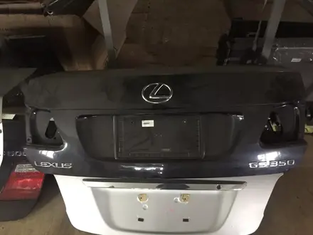 Крышка багажника на Lexus GS350. за 1 000 тг. в Алматы