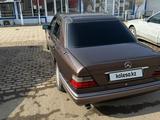 Mercedes-Benz E 220 1993 года за 3 500 000 тг. в Шу – фото 4