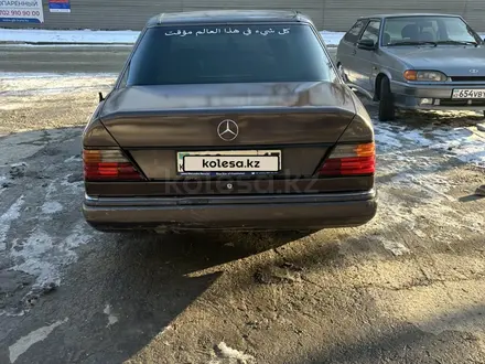 Mercedes-Benz E 260 1991 года за 1 350 000 тг. в Шымкент – фото 4