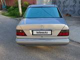 Mercedes-Benz E 260 1990 года за 3 000 000 тг. в Шымкент – фото 5