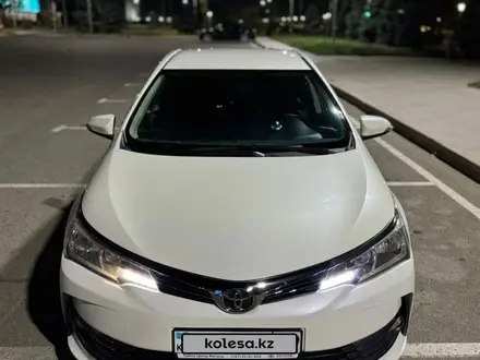 Toyota Corolla 2018 года за 9 300 000 тг. в Алматы – фото 2