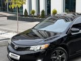 Toyota Camry 2012 года за 9 000 000 тг. в Уральск – фото 2