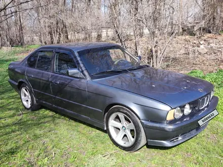 BMW 525 1990 года за 1 300 000 тг. в Талдыкорган – фото 2