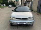 Volkswagen Golf 1996 годаfor1 100 000 тг. в Уральск