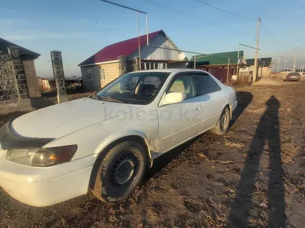 Toyota Camry 1997 года за 1 700 000 тг. в Алматы – фото 2