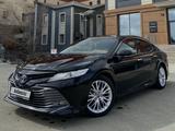 Toyota Camry 2019 года за 16 800 000 тг. в Атырау – фото 2