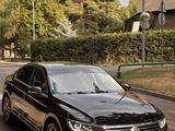 Volkswagen Passat 2018 года за 9 900 000 тг. в Алматы – фото 2