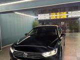 Volkswagen Passat 2018 года за 9 900 000 тг. в Алматы – фото 4