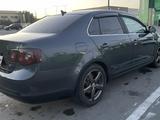Volkswagen Jetta 2007 года за 3 000 000 тг. в Семей – фото 5