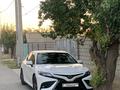 Toyota Camry 2021 года за 13 000 000 тг. в Шымкент – фото 2
