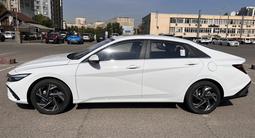 Hyundai Elantra 2024 годаfor8 650 000 тг. в Алматы – фото 2