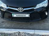 Toyota Camry 2015 года за 9 500 000 тг. в Семей – фото 2