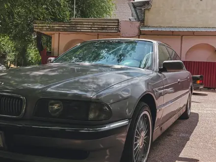 BMW 740 1996 года за 3 700 000 тг. в Тараз