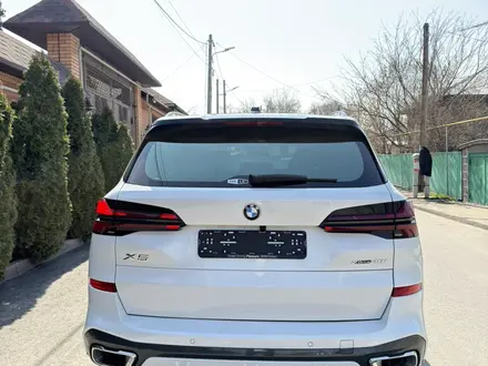 BMW X5 2025 года за 57 500 000 тг. в Алматы – фото 11