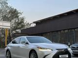 Lexus ES 350 2021 года за 30 000 000 тг. в Алматы – фото 2