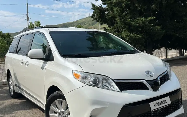 Toyota Sienna 2015 года за 9 000 000 тг. в Актобе