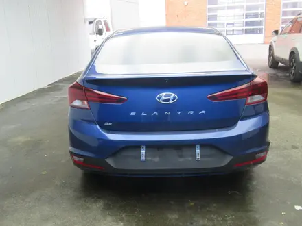 Hyundai Elantra 2019 года за 5 984 000 тг. в Актобе – фото 2