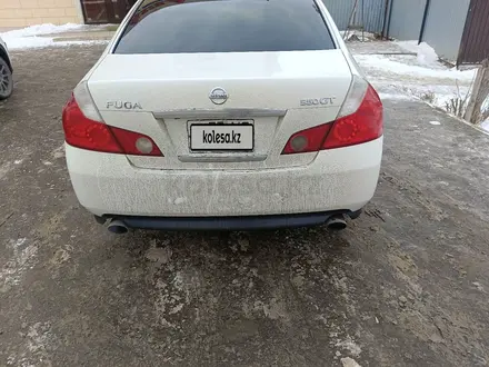 Nissan Fuga 2005 года за 2 500 000 тг. в Уральск – фото 2