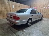 Mercedes-Benz E 200 1998 года за 2 180 000 тг. в Астана – фото 2