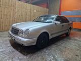 Mercedes-Benz E 200 1998 года за 2 180 000 тг. в Астана – фото 4