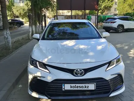 Toyota Camry 2022 года за 13 800 000 тг. в Актобе – фото 13