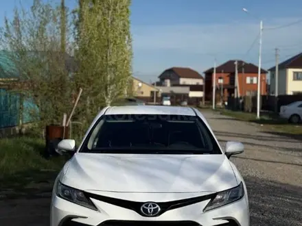 Toyota Camry 2022 года за 13 800 000 тг. в Актобе – фото 14