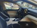 Toyota Camry 2022 годаүшін13 800 000 тг. в Актобе – фото 3