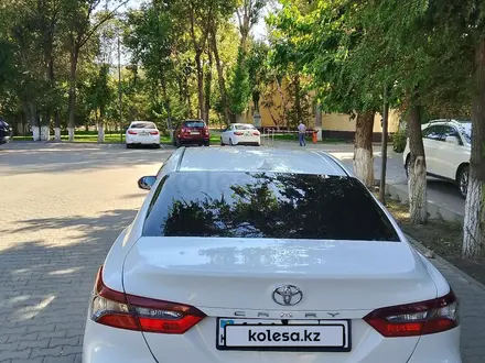 Toyota Camry 2022 года за 13 800 000 тг. в Актобе – фото 9