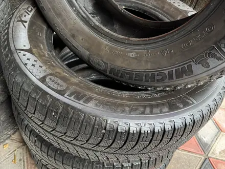 Комплект зимних шин Michelin 225/60R16 за 65 000 тг. в Алматы – фото 5