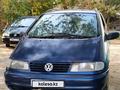 Volkswagen Sharan 1995 годаfor1 500 000 тг. в Сарыкемер