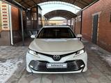 Toyota Camry 2021 года за 14 200 000 тг. в Костанай