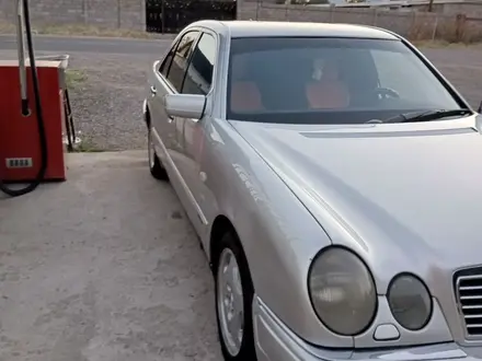 Mercedes-Benz E 280 1997 года за 3 000 000 тг. в Мерке – фото 2