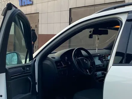 Volkswagen Touareg 2011 года за 8 500 000 тг. в Астана – фото 4