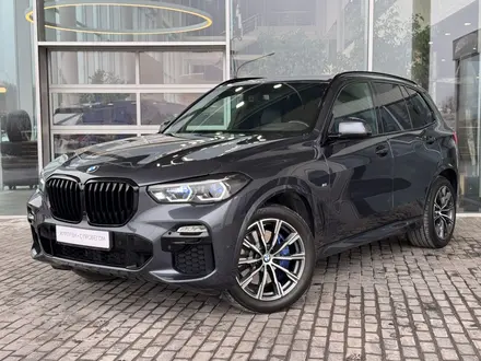 BMW X5 2021 года за 38 890 000 тг. в Алматы