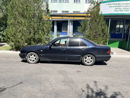 Mercedes-Benz E 230 1995 года за 1 600 000 тг. в Тараз – фото 5