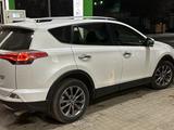 Toyota RAV4 2018 года за 12 500 000 тг. в Актобе – фото 5