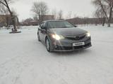 Toyota Camry 2013 года за 7 500 000 тг. в Актобе – фото 2