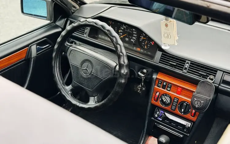 Mercedes-Benz E 230 1988 годаfor2 000 000 тг. в Шымкент