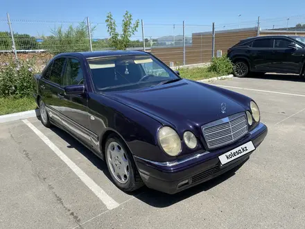 Mercedes-Benz E 230 1997 года за 2 100 000 тг. в Усть-Каменогорск