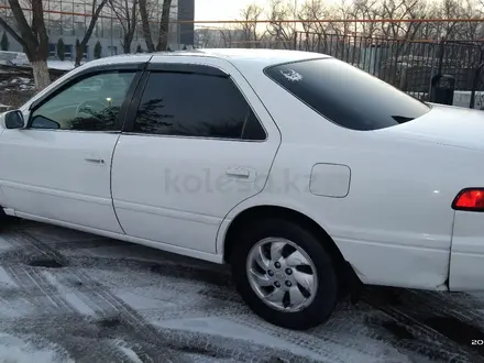 Toyota Camry 1999 года за 2 800 000 тг. в Конаев (Капшагай) – фото 3