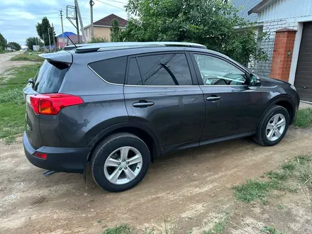 Toyota RAV4 2014 года за 9 800 000 тг. в Актобе – фото 2