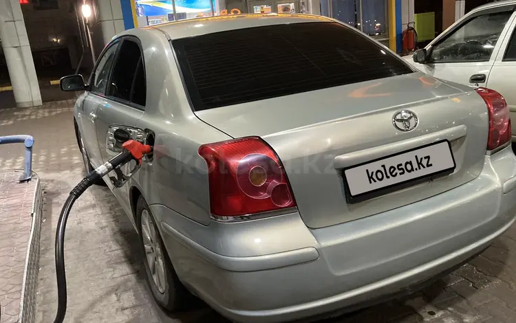 Toyota Avensis 2004 годаfor4 200 000 тг. в Семей