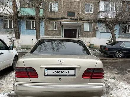 Mercedes-Benz E 240 1999 года за 2 500 000 тг. в Караганда – фото 6