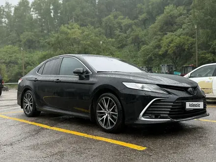 Toyota Camry 2021 года за 15 700 000 тг. в Павлодар
