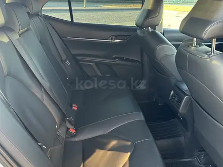 Toyota Camry 2019 года за 12 900 000 тг. в Астана – фото 28