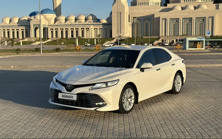 Toyota Camry 2019 года за 12 900 000 тг. в Астана