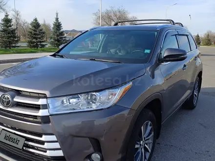 Toyota Highlander 2018 года за 16 800 000 тг. в Алматы – фото 23