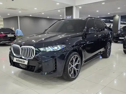 BMW X5 XDrive 40i 2025 года за 55 500 000 тг. в Алматы