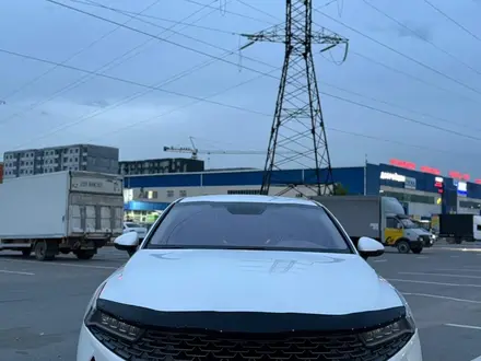 Kia K5 2021 года за 11 000 000 тг. в Алматы – фото 17